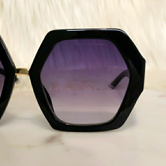 New 🎅 Luxury V Shape Sunglasses - Picture 8 of 8
